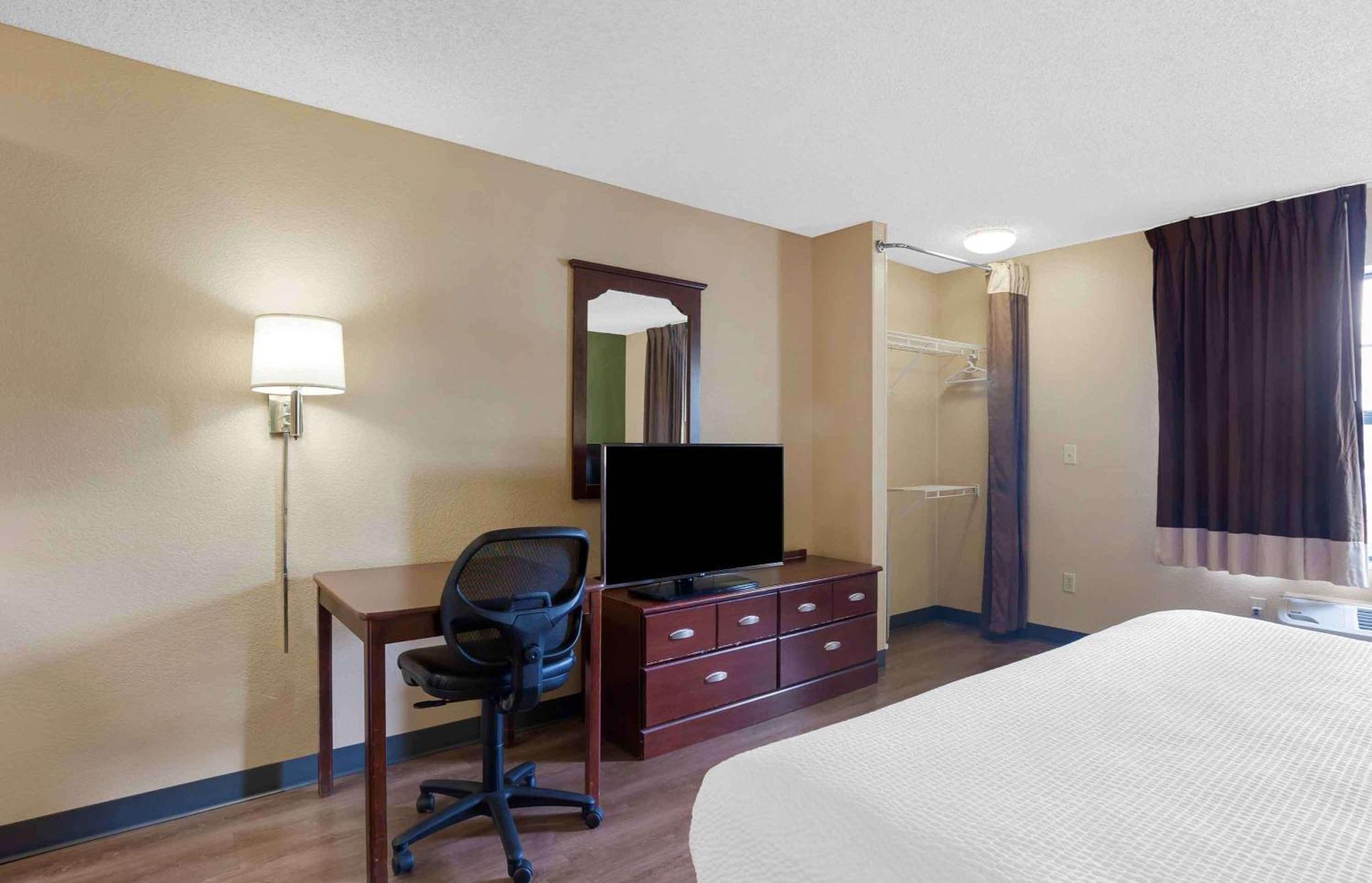 Extended Stay America Suites - Cleveland - Бруклин Экстерьер фото