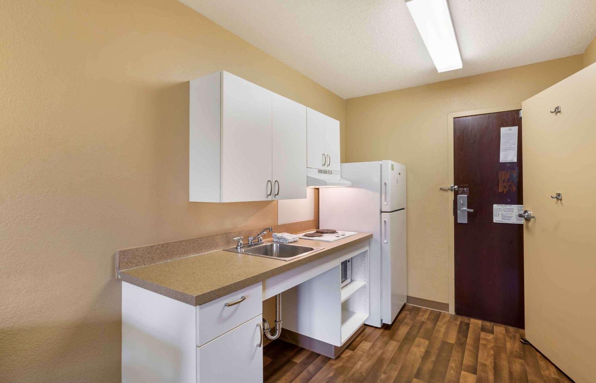 Extended Stay America Suites - Cleveland - Бруклин Экстерьер фото