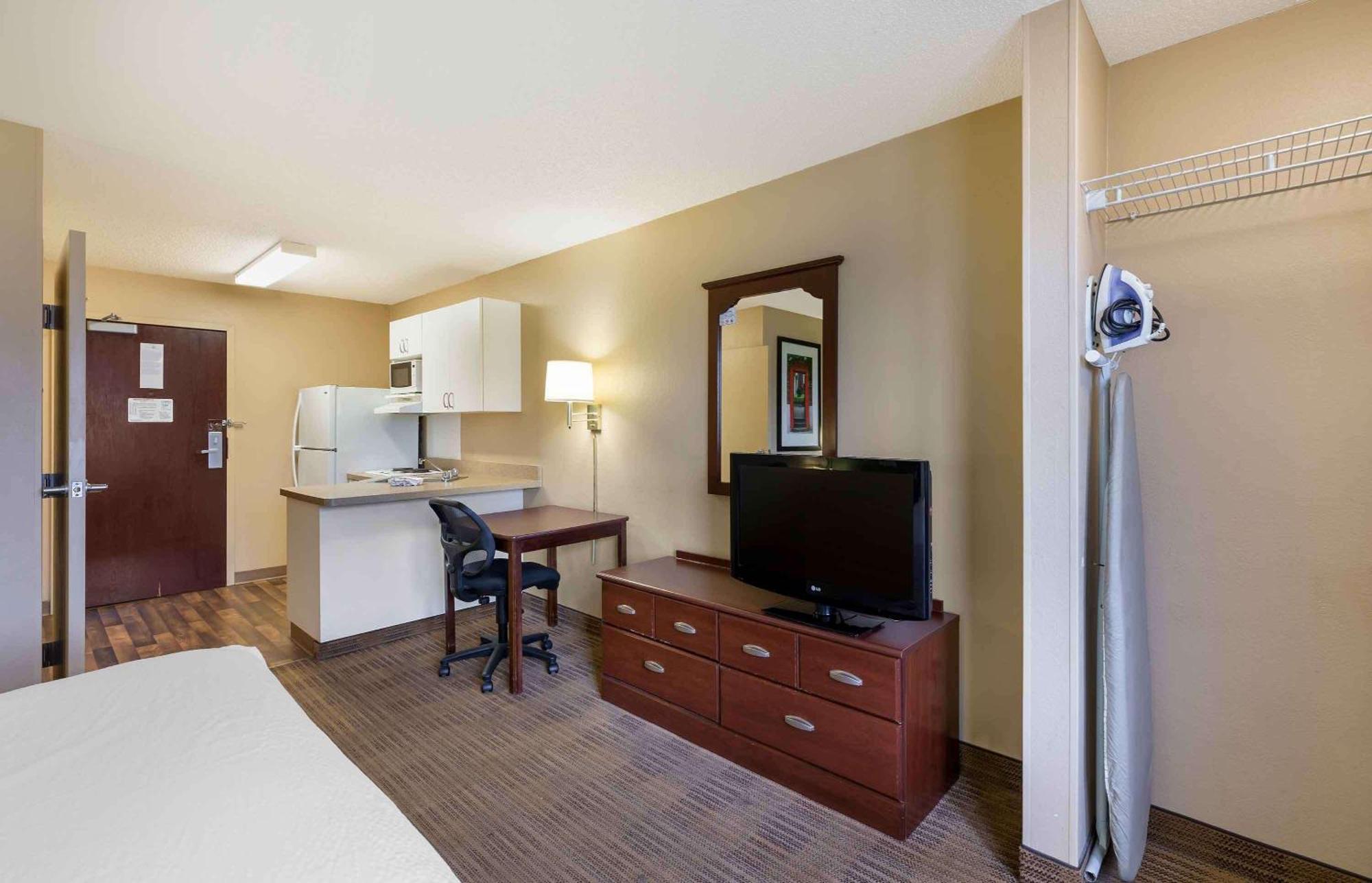 Extended Stay America Suites - Cleveland - Бруклин Экстерьер фото