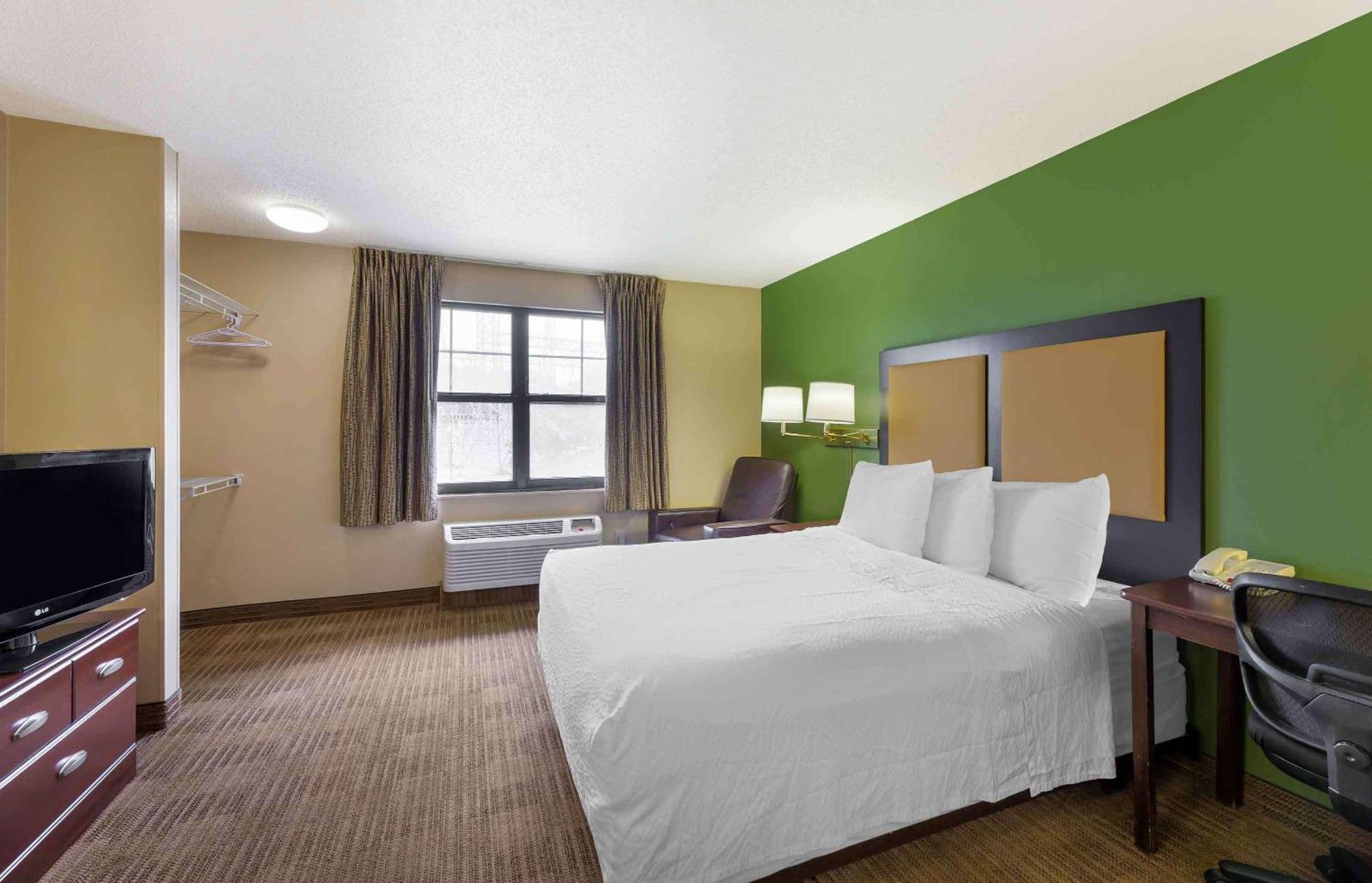 Extended Stay America Suites - Cleveland - Бруклин Экстерьер фото