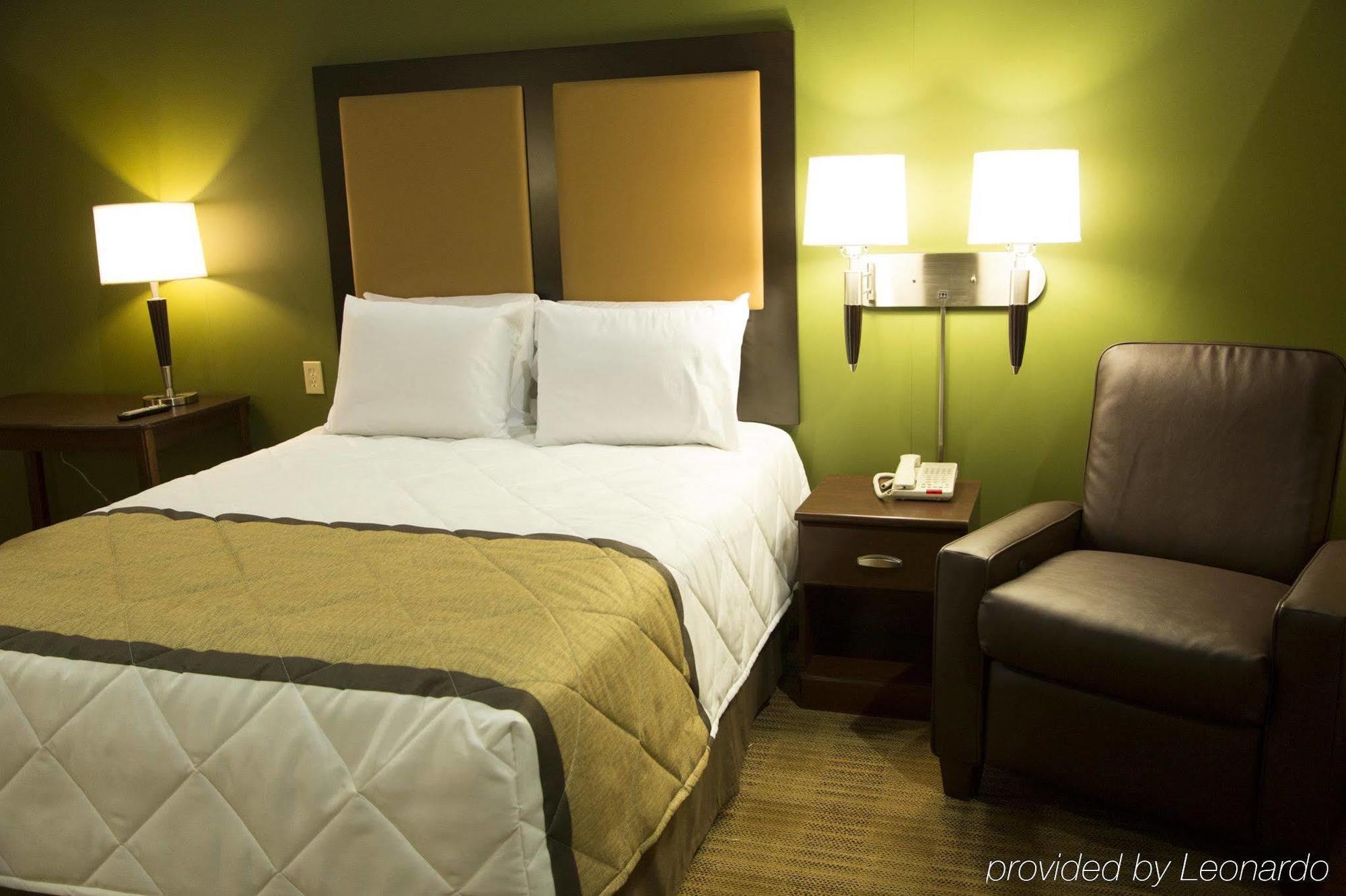 Extended Stay America Suites - Cleveland - Бруклин Экстерьер фото
